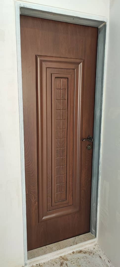 درب های روکش طبیعی و رنگ